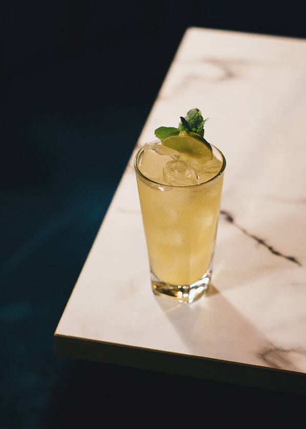 Feat sparkling tassie